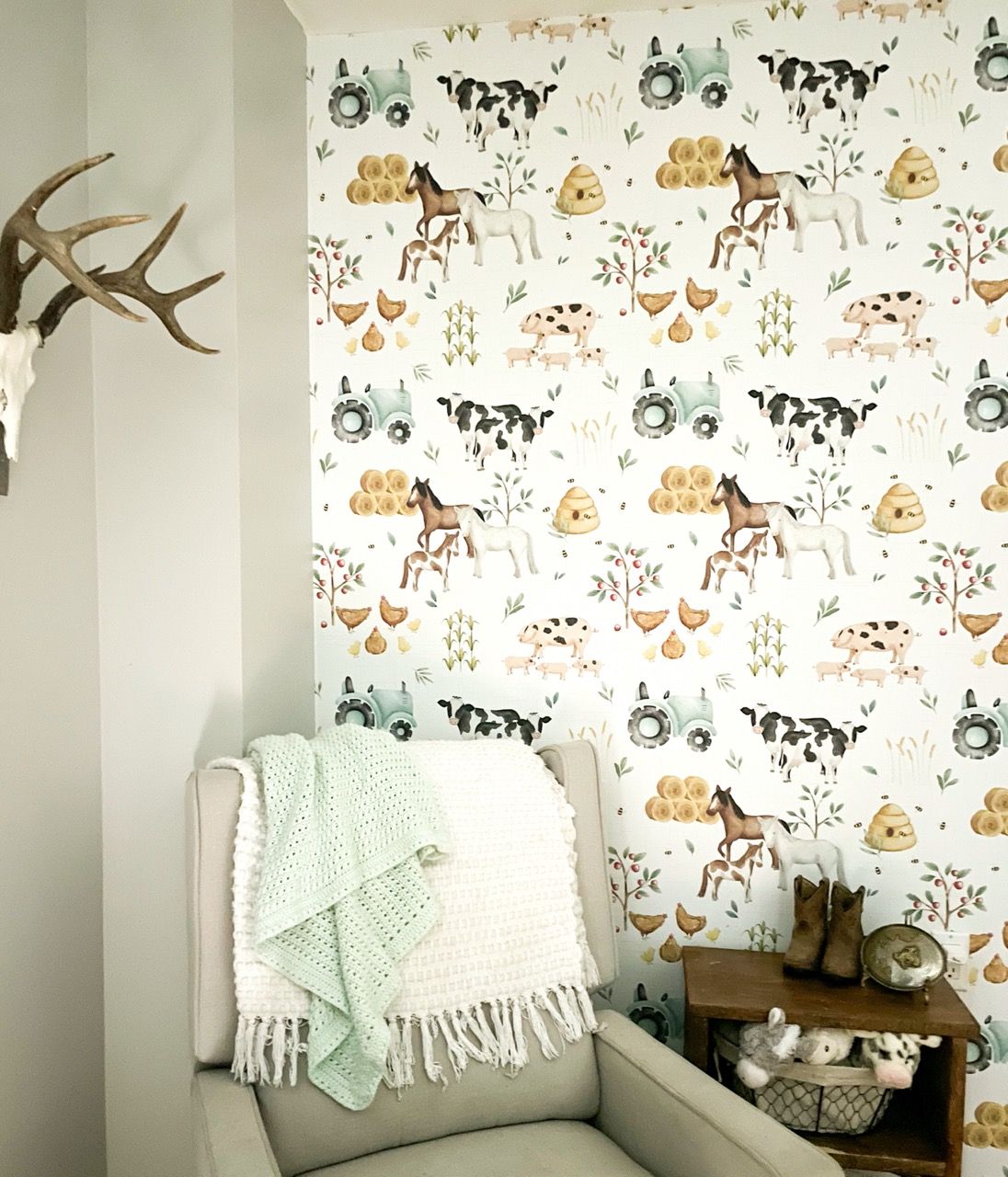 I rent - Is it Safe to use Peel and Stick Wallpaper and Wall Decals?