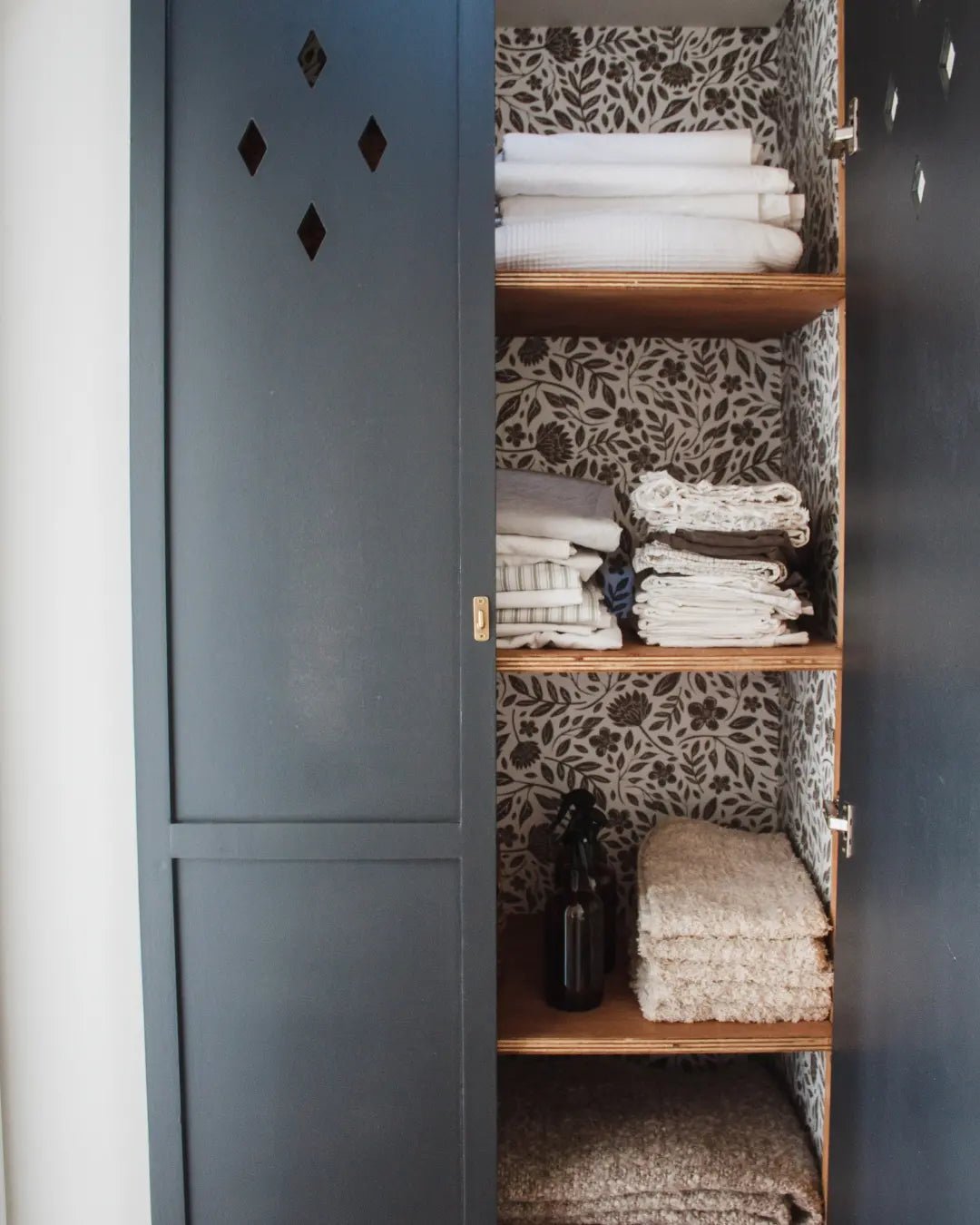 Brown and White floral bloom peel and stick wallpaper