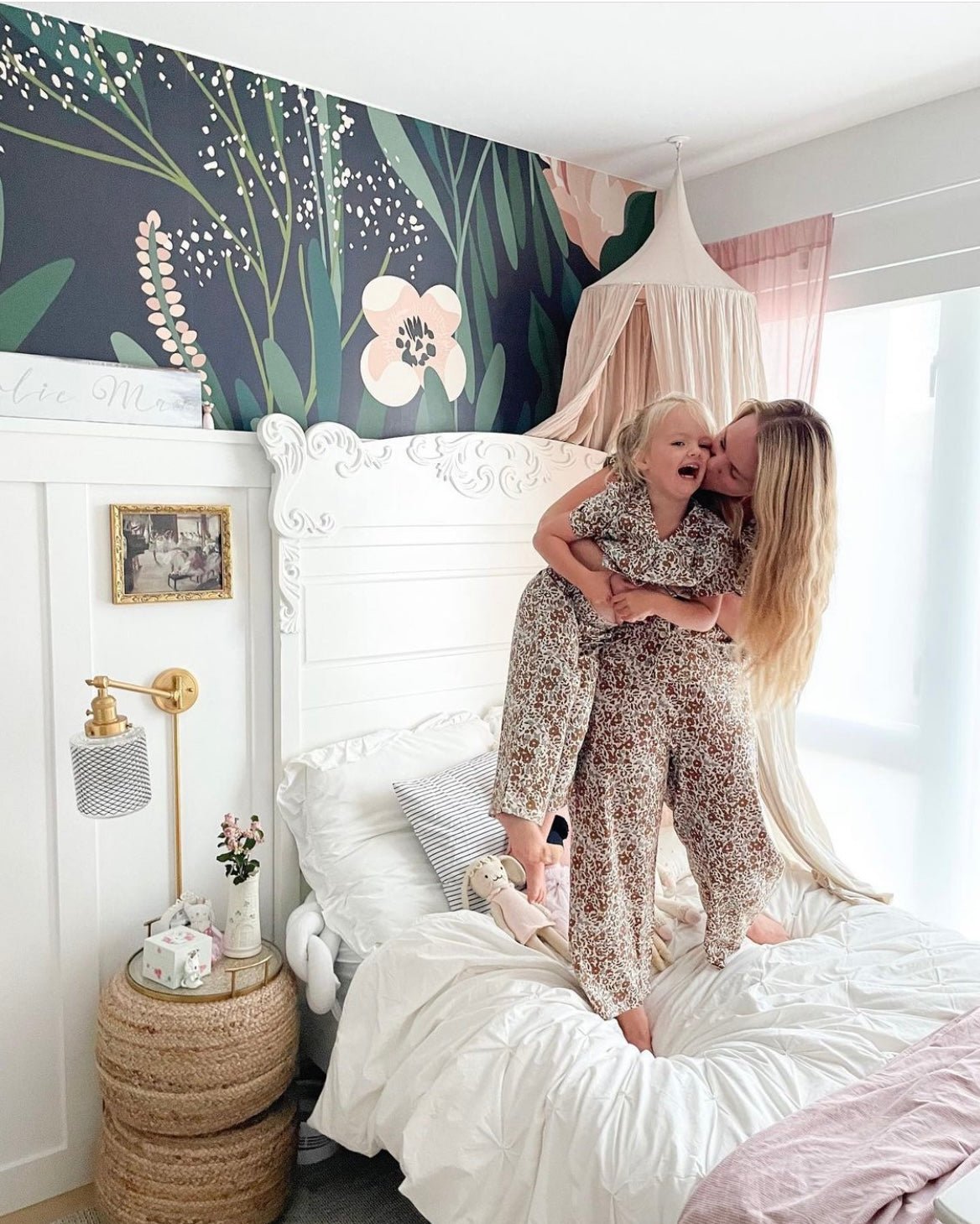 Peel and stick. Peel and stick wallpaper. Modern Wallpaper. Floral Wallpaper. Boho Decor. Nursery Decor. Baby Wallpaper