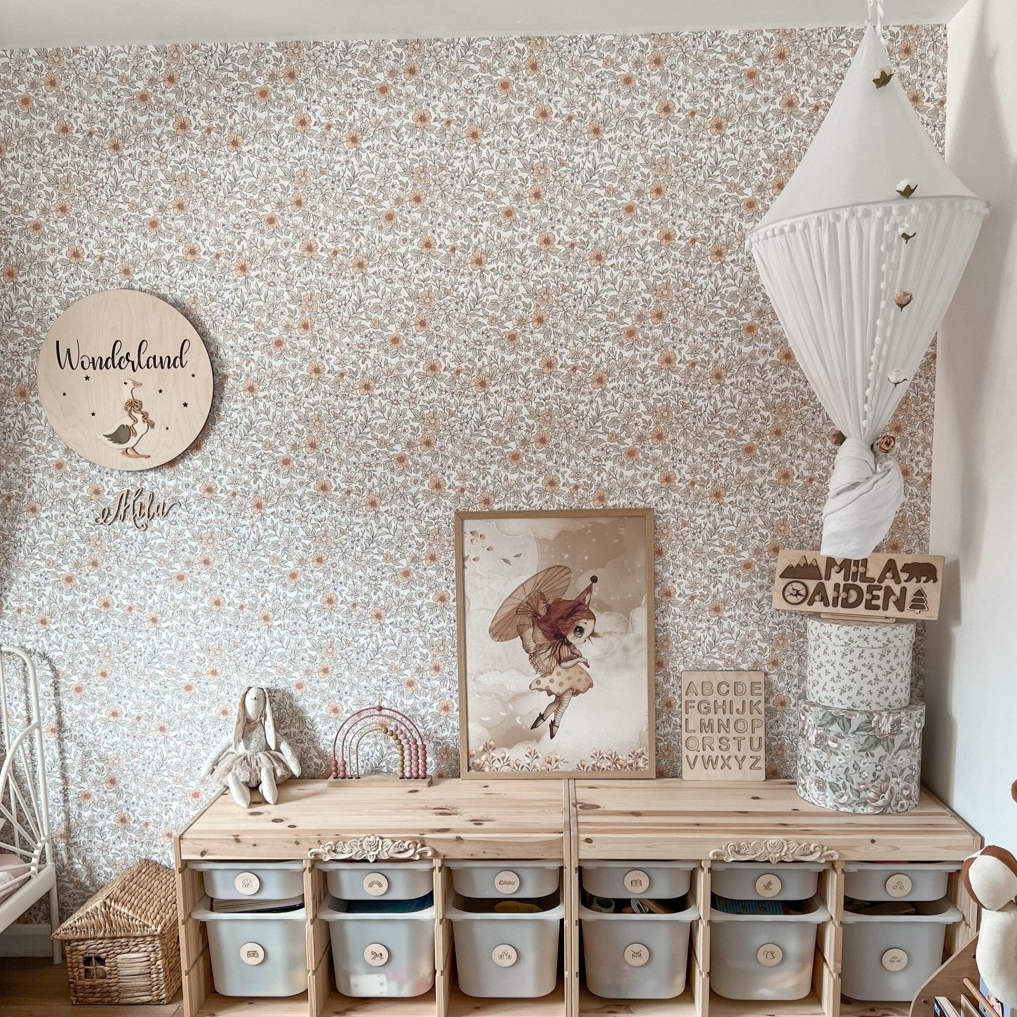 Dainty floral orange and cream flower wallpaper