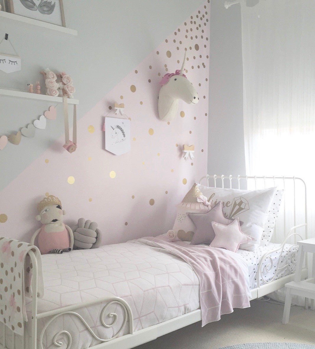 6 Ideas for Gold Dot Decals In Your Home