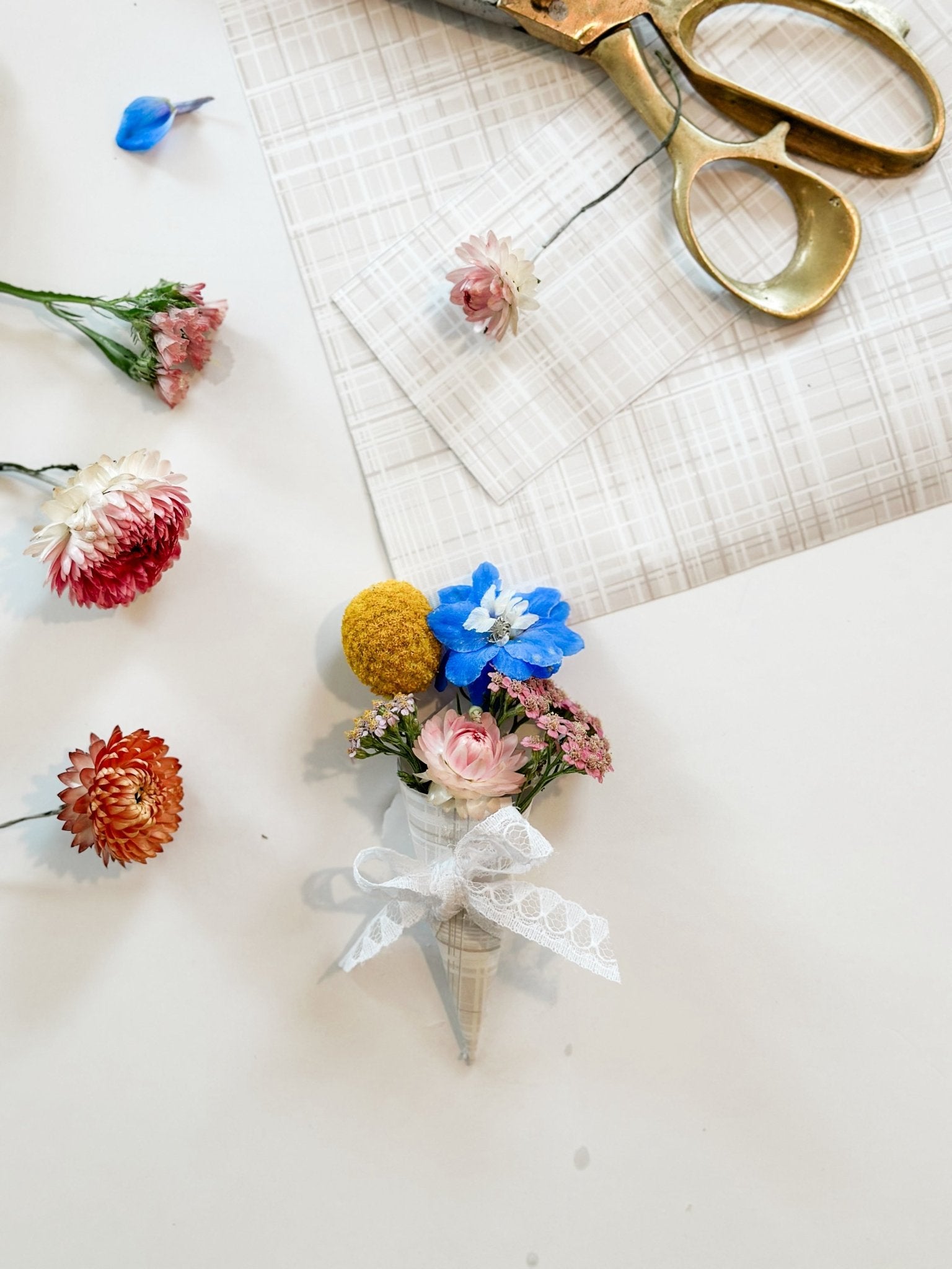 Easy DIY Floral Bouquets Craft Using Leftover Wallpaper