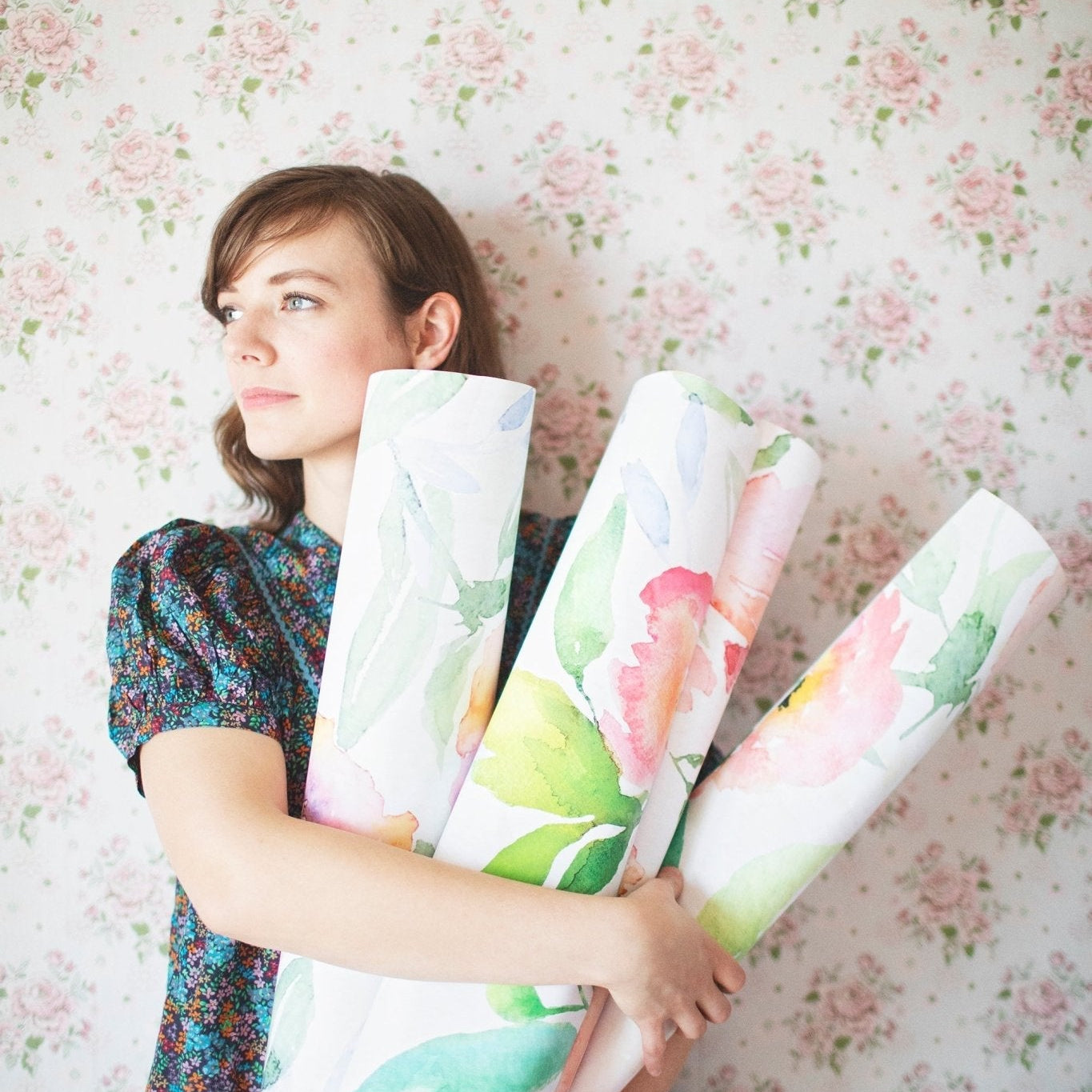 What's the Difference Between Traditional Wallpaper and Peel-and-Stick Wallpaper?