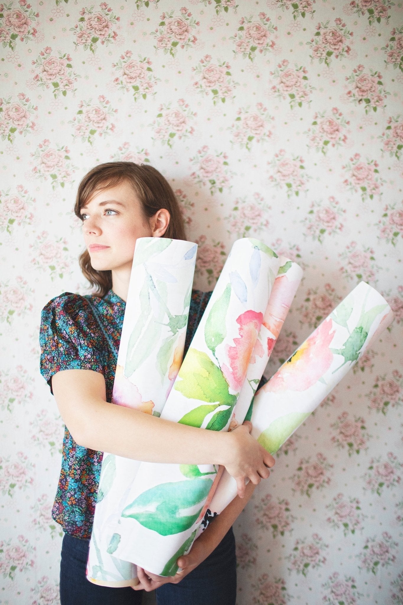 What's the Difference Between Traditional Wallpaper and Peel-and-Stick Wallpaper?