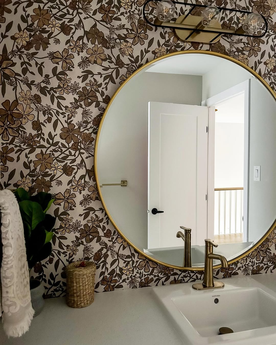 Subtle Floral Peel and Stick Wallpaper (Self-Adhesive)