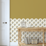 A warm vintage-inspired scallop border for any space