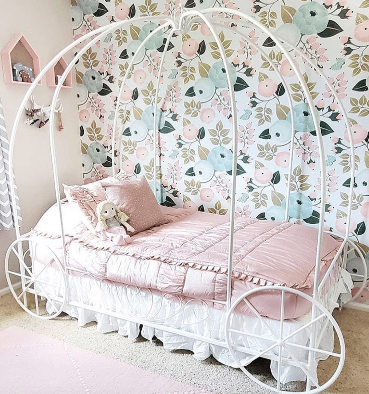 Big girl room with carriage bed - fit for a little princess